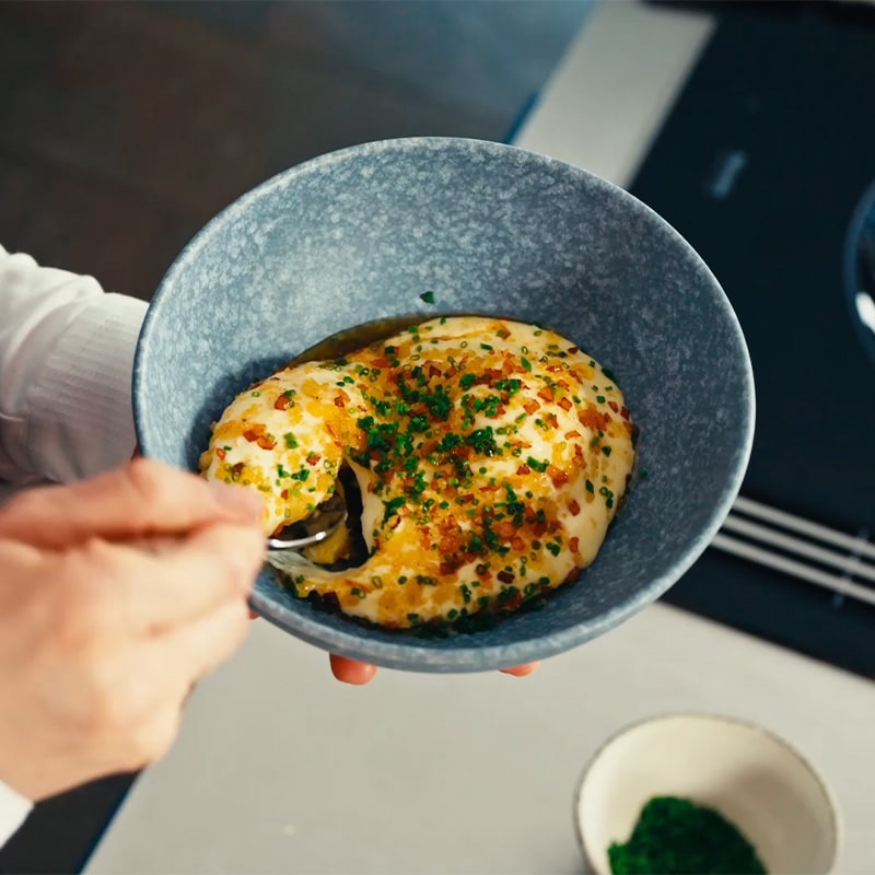Pochiertes Ei auf Kartoffelschaum